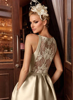 A-Line Sleeveless Round Neck Lace-Back Knee-Length Homecoming Dresses