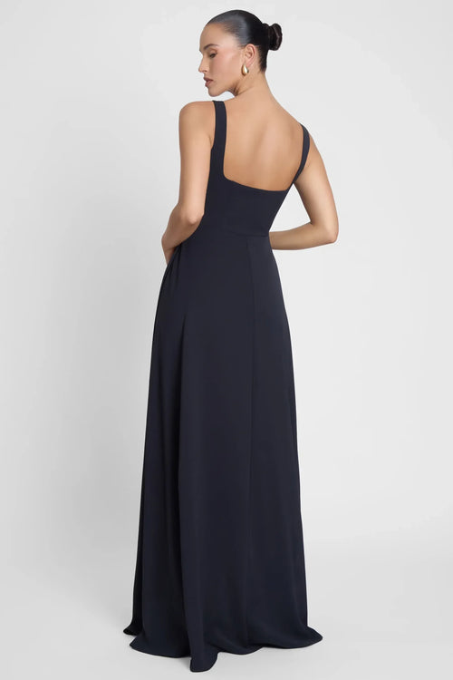 Elegante abito da ballo lungo fino al pavimento con scollo quadrato, senza maniche e cerniera posteriore, taglio a trapezio