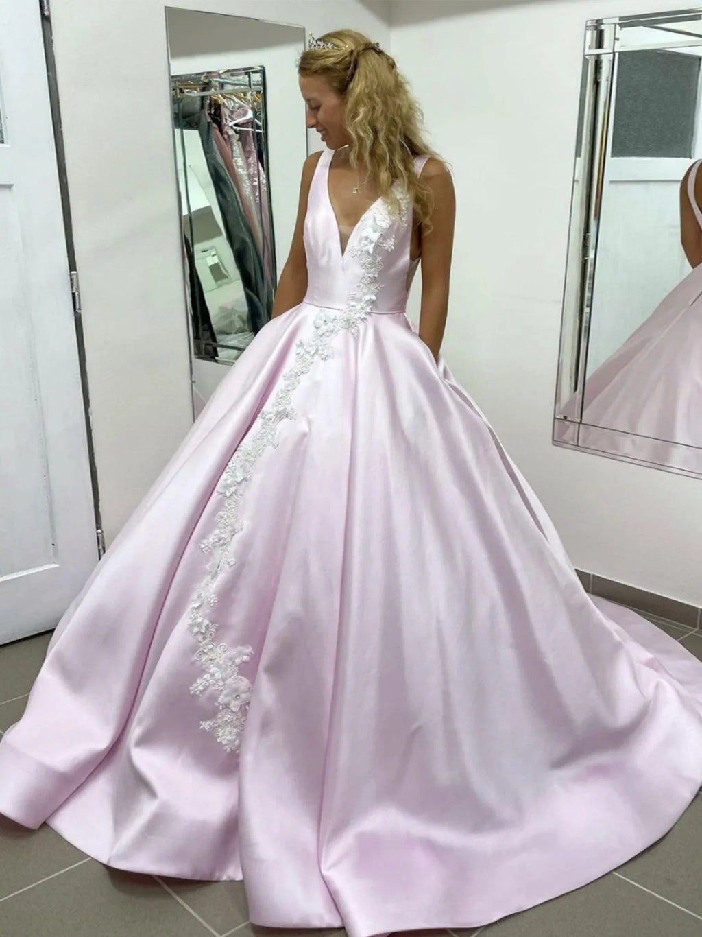 Ball Gown V-Neck Sleeveless Maxi Prom Dress