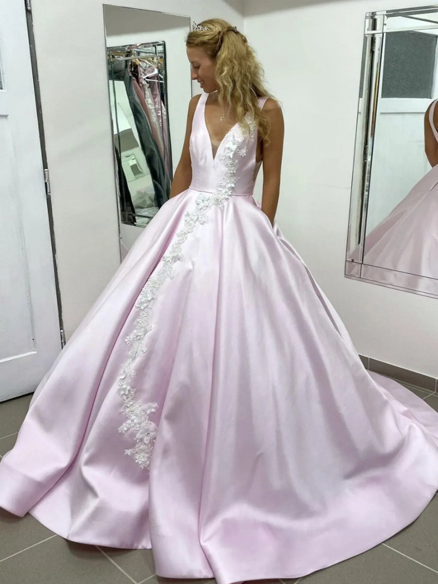 Ball Gown V-Neck Sleeveless Maxi Prom Dress