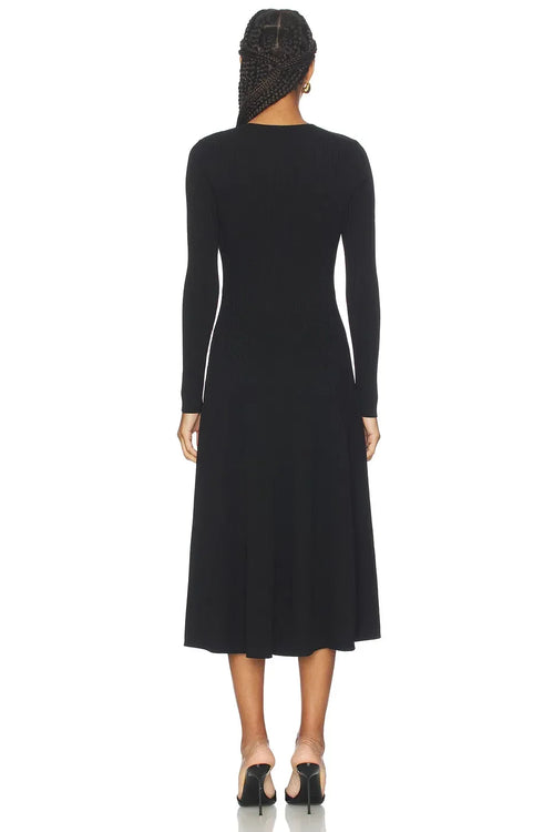Robe de soirée fourreau élégante, encolure à trou de serrure, manches longues évasées, longueur midi