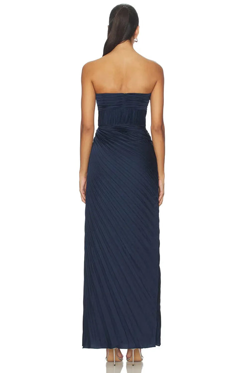 Robe de soirée élégante longue sans bretelles, coupe fourreau, sans manches, avec plis au dos
