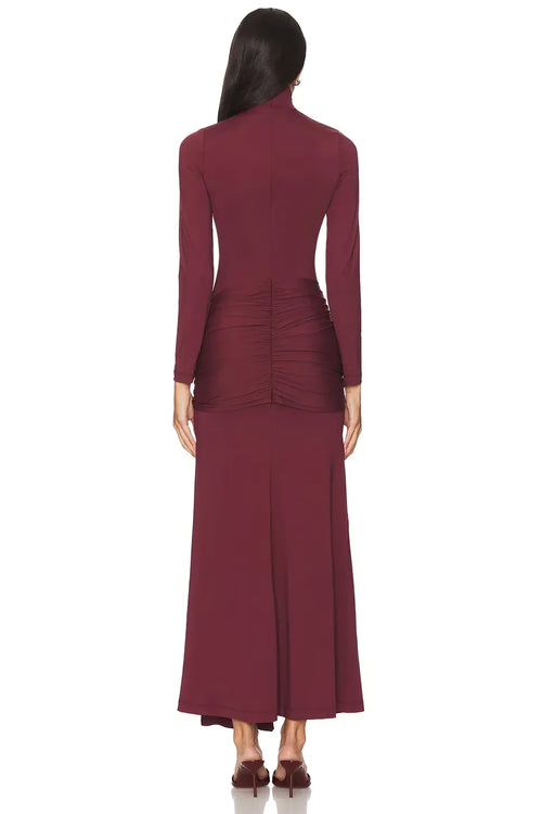 Robe de bal élégante fourreau col roulé manches longues dos froncé longueur ras du sol
