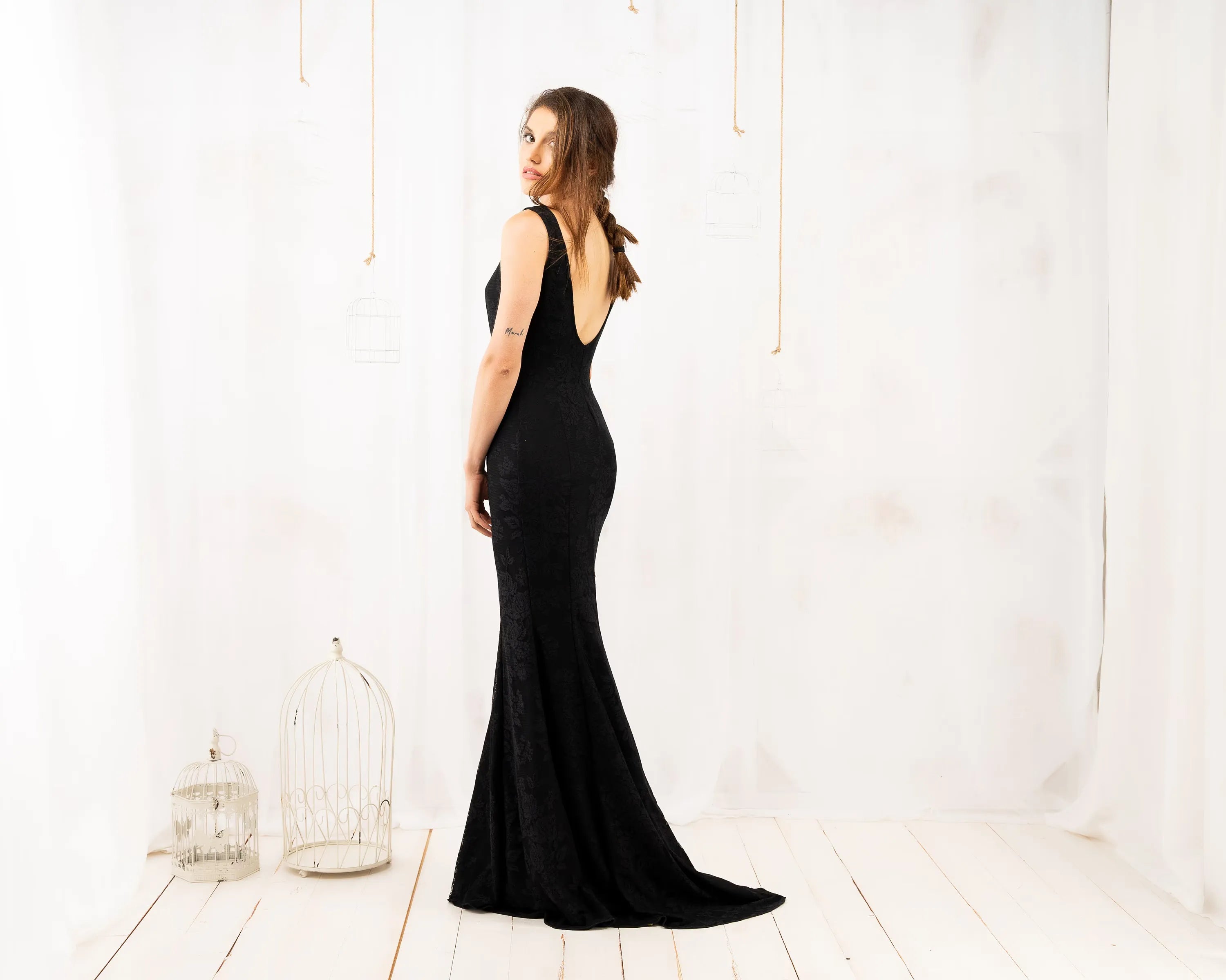Elegant Mermaid Prom Dress With Floral Lace Open Back Scoop Neck Short Train For Prom Night