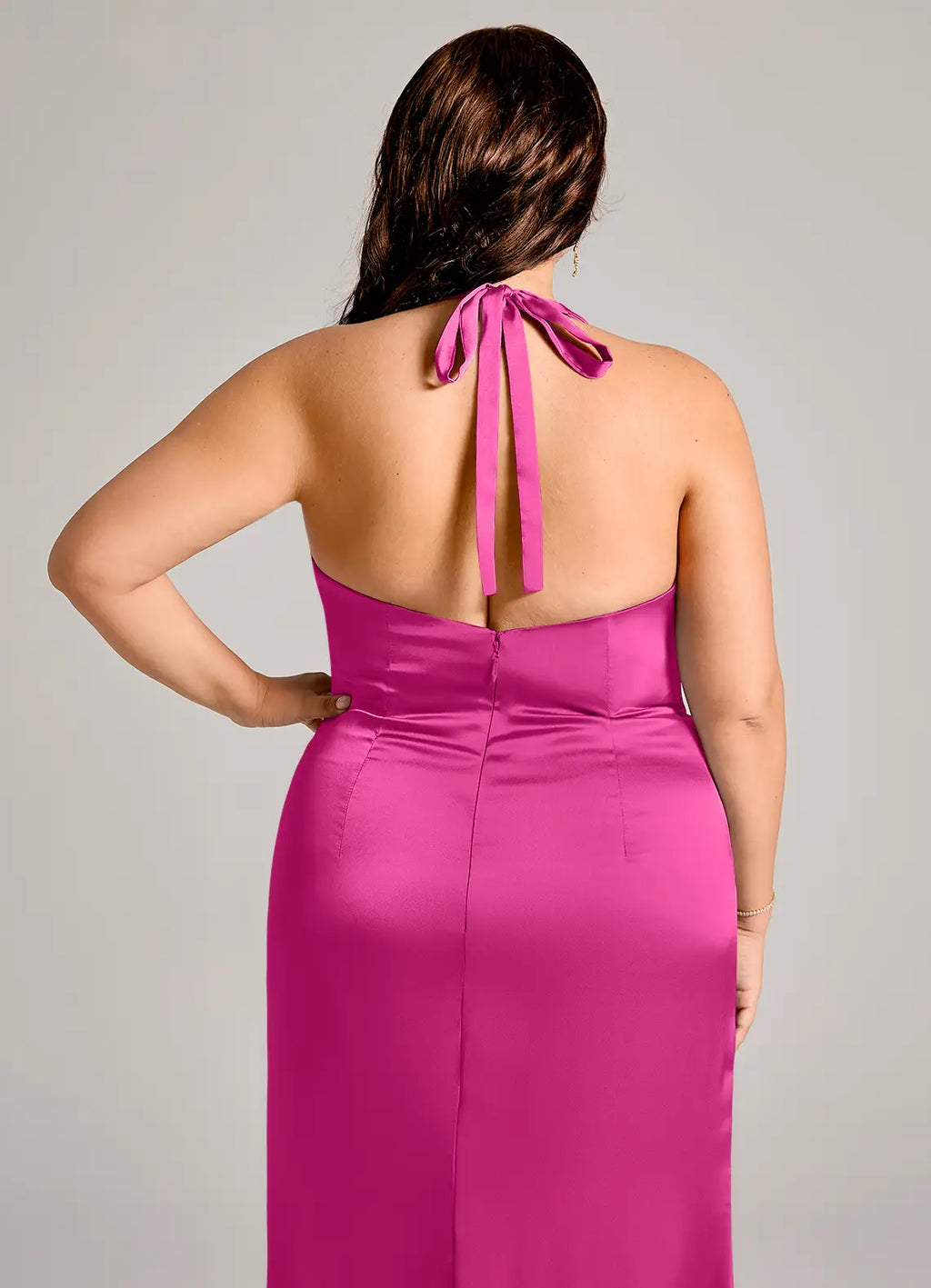 Elegant Satin Bridesmaid Dresses with Halter Neck and Twisted Front Detailing