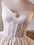 Ivory A-Line Sweetheart Corset Bodice Applique Short Homecoming Dresses