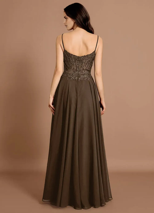 Robe de bal longue en ligne A avec bustier orné, encolure en cœur, fines bretelles et dos nu