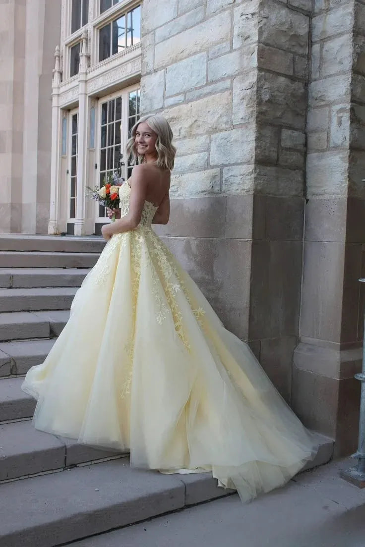 Enchanting A-Line Strapless Sweetheart Lace-Up Corset Floor-Length Evening Ball Gown