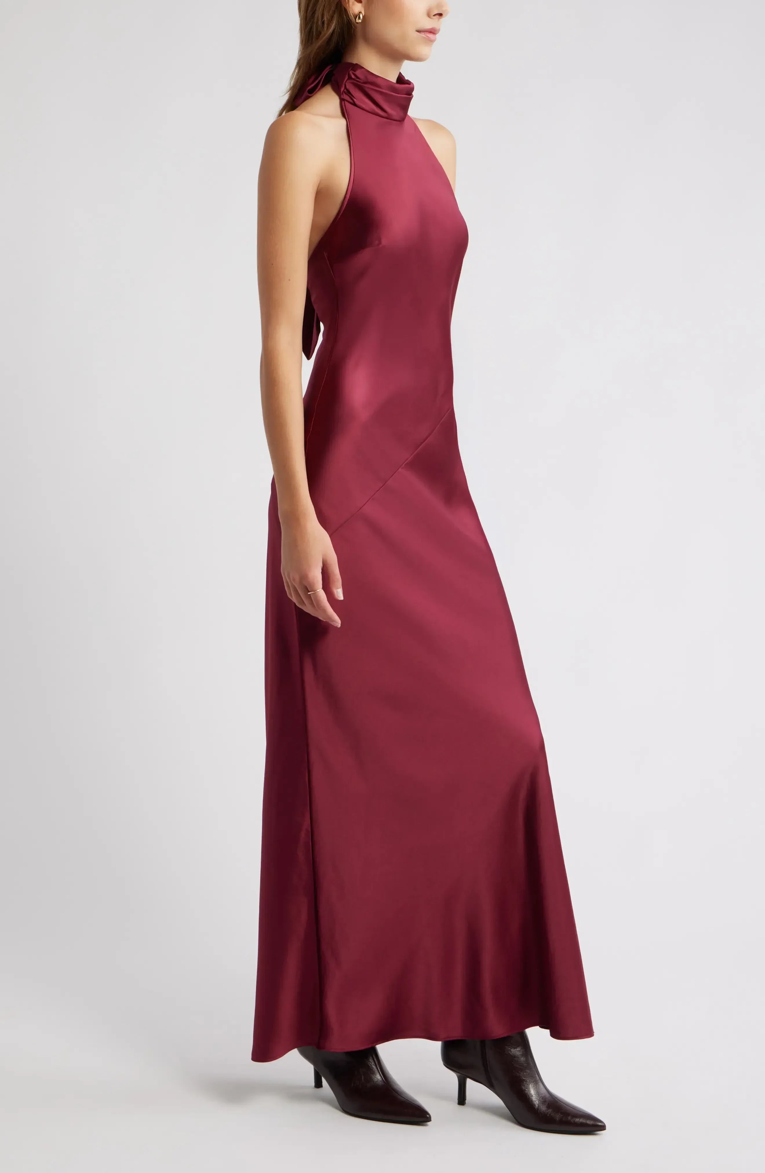 Enchanting Sheath Halter Neck Sleeveless Tie Back Floor Length Evening Dress