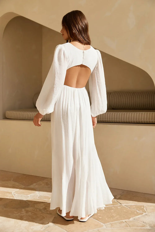Robe de bal vaporeuse longue coupe trapèze avec décolleté plongeant, manches ballon et dos découpé