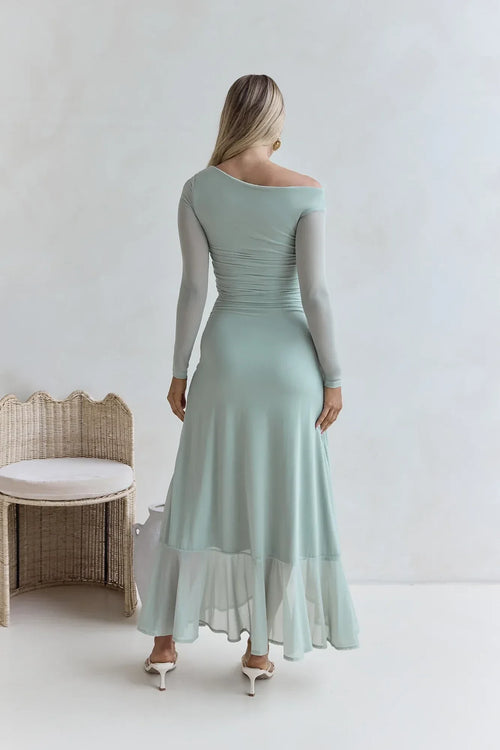 Robe de bal sirène éthérée à une épaule et manches longues, froncée au dos, asymétrique, avec fente haute et longueur ras du sol