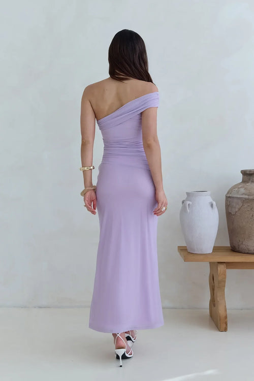 Robe de bal sirène éthérée asymétrique drapée à la taille et longue jusqu'au sol