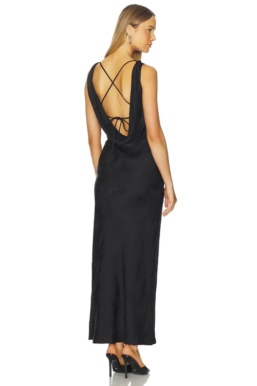 Robe de bal longue sans manches à col bénitier, dos nu croisé, fourreau éthéré