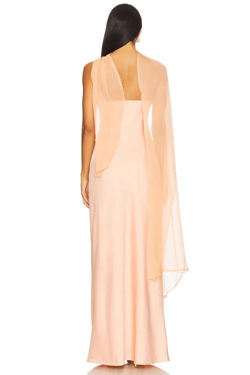 Robe de soirée longue fourreau éthérée sans bretelles à manches cape et dos découpé