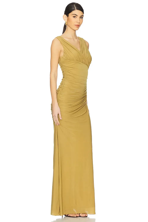 Robe de bal longue sans manches à col en V et devant froncé Ethereal Sheath