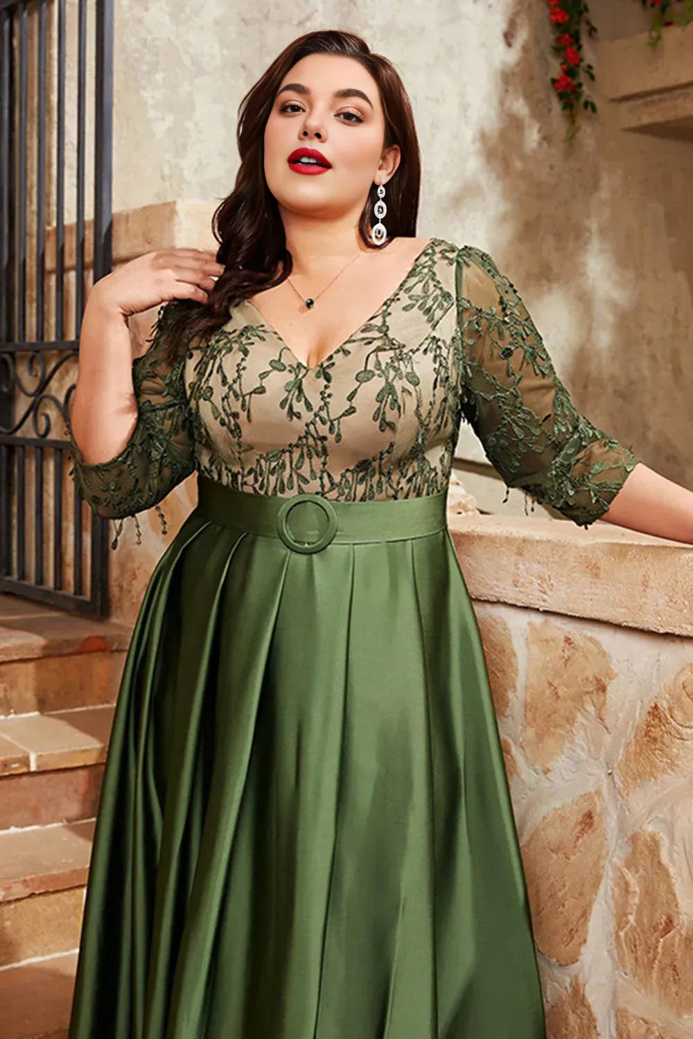 Graceful A-Line V Neck Short Sleeve Appliques Floor-Length Plus Size Mother of the Bride Dress