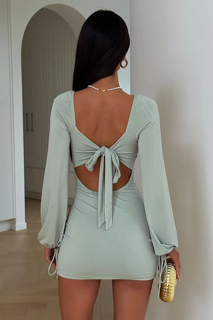 Graceful Sheath/Column Scoop Neck Long Sleeve Backless Short-Mini Homecoming Dress