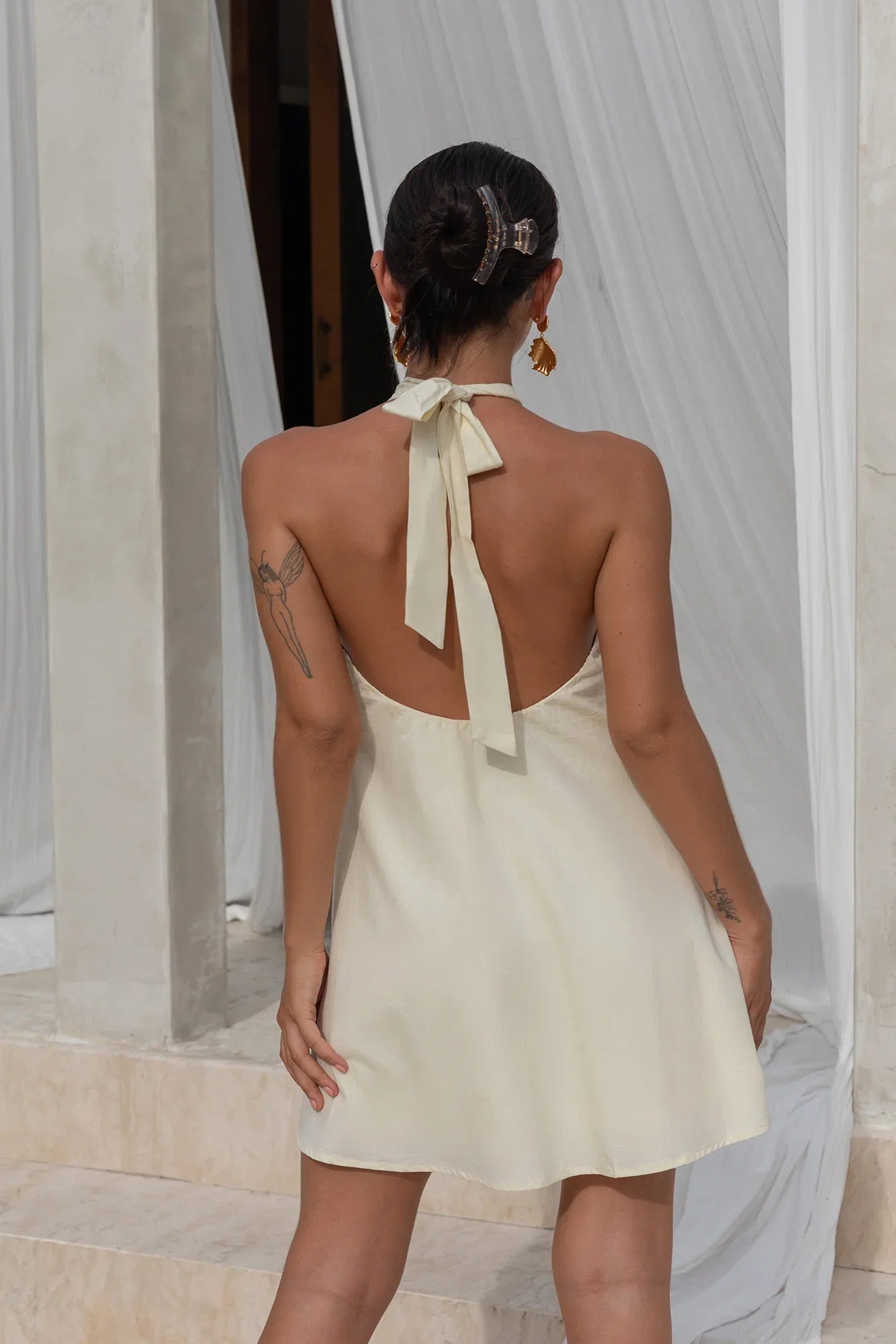 Yellow Halter Neck Knee Length Dress Sleeveless A-Line Simple Solid Color Homecoming Dress