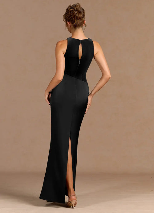Robe de bal sirène en velours sans manches avec dos à trou de serrure, corsage drapé et fente haute jusqu'au sol pour femme