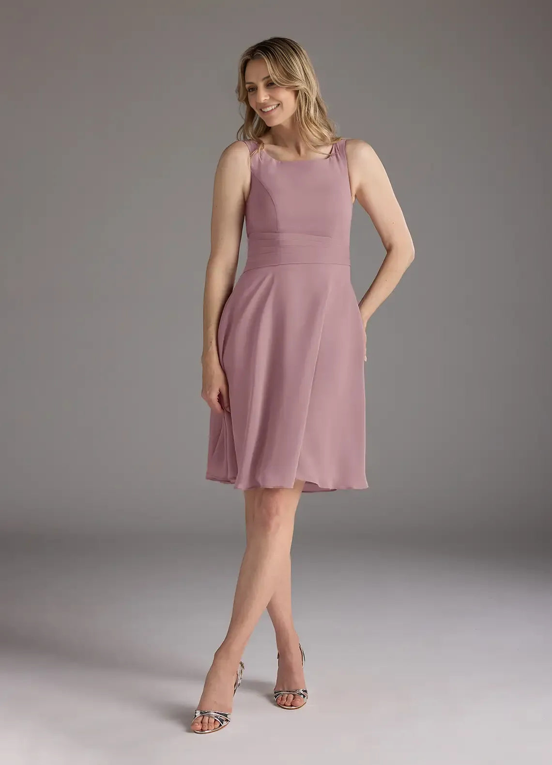 Dress Dusty Rose A-Line Scoop Pleated Dress Knee-Length Three-Quarter Sleeve Scoop Neck Back Zip Two-Piece Mother of the Bride Dress