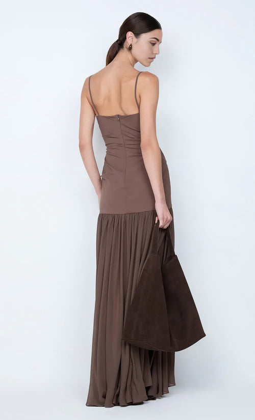 Robe de bal longue sans manches à col carré, dos nu et fourreau, en vente
