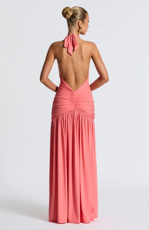 Robe de soirée longue, sans manches, col licou, dos nu, coupe fourreau et vive.