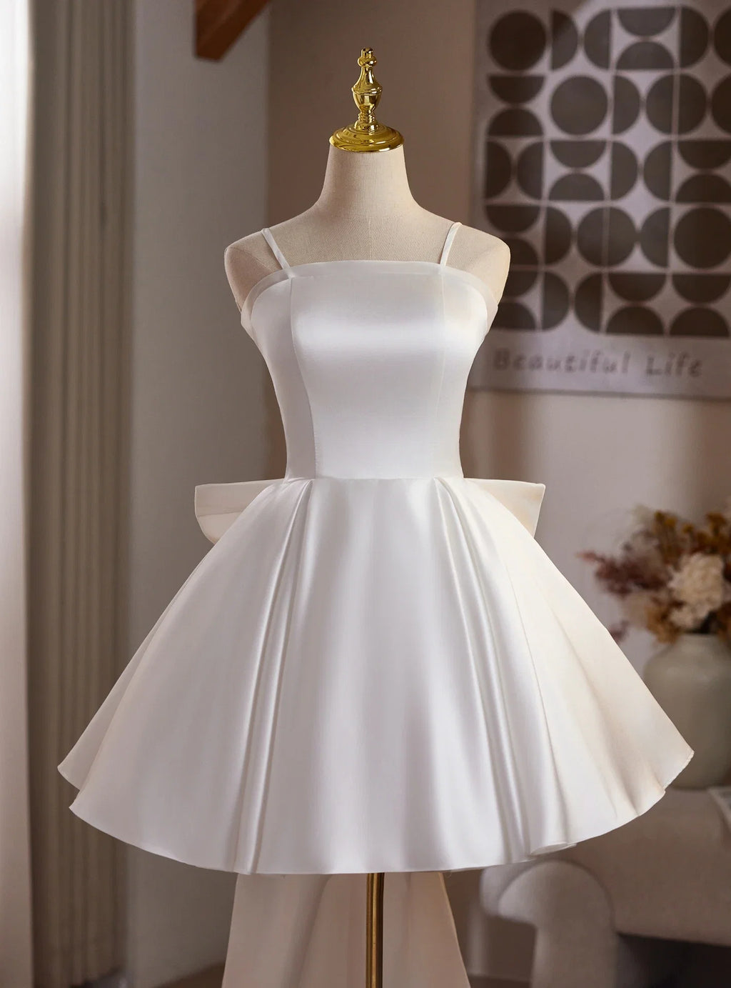White A-Line Spaghetti Straps Bow-Back Mini Homecoming Dresses