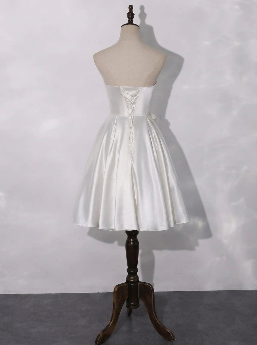 White A-Line Sweetheart Sleeveless Pleated Bow Short Homecoming Dress