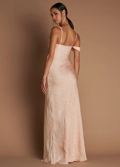 Robe de bal longue sans manches à encolure carrée et dos ouvert Luminous Sheath, coupe ajustée, vente flash