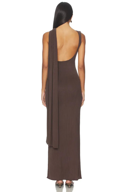 Robe de bal longue asymétrique drapée dans le dos Luxe Sheath