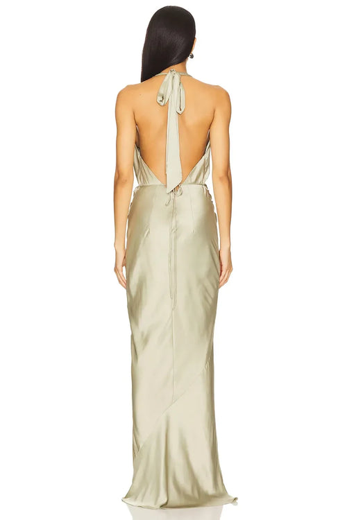 Robe de bal longue de luxe sans manches à dos ouvert et col bénitier à licou