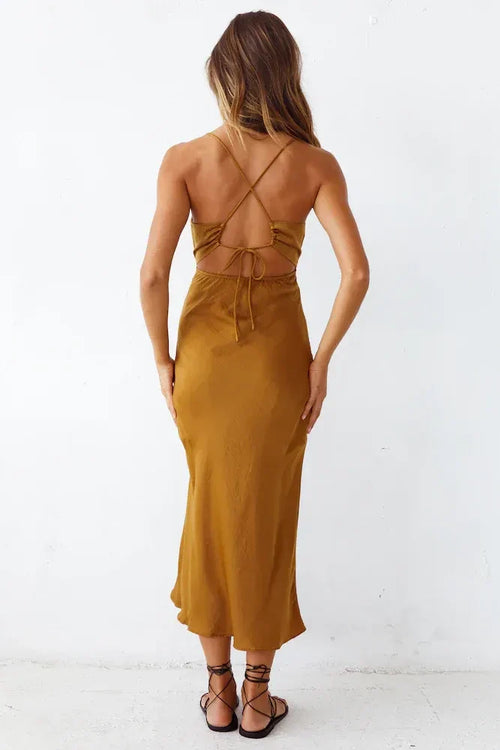 Robe de bal midi de luxe sans manches à col plongeant et dos croisé.