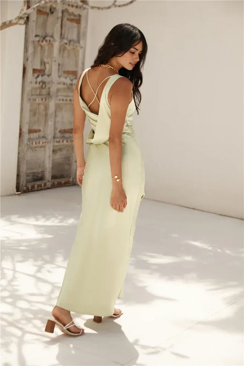 Robe de bal longue sans manches à col en V et dos croisé de luxe