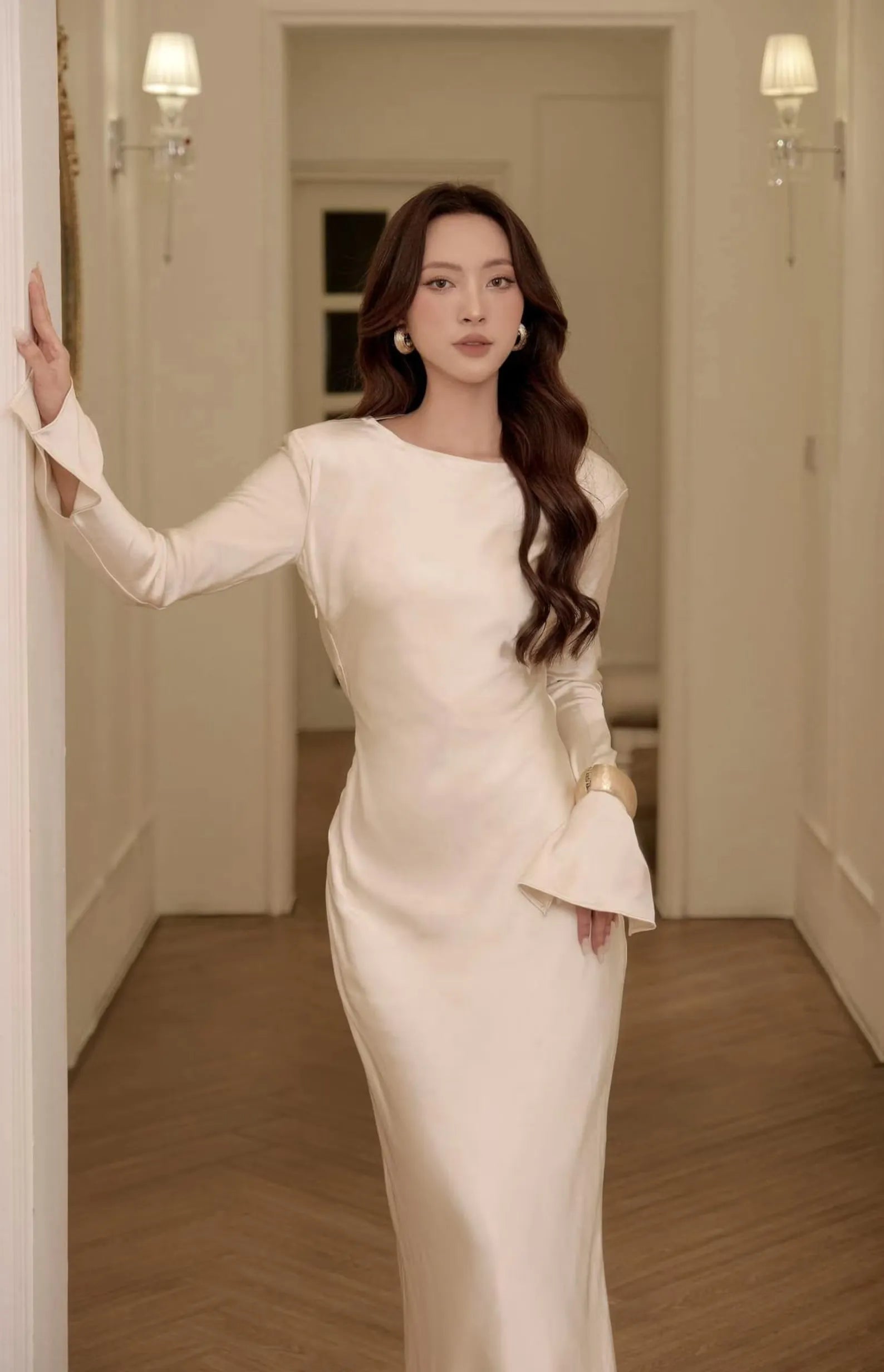 Minimalist Mermaid Boat-Neck Long Sleeves Cowl Back Champagne Long Prom Dress