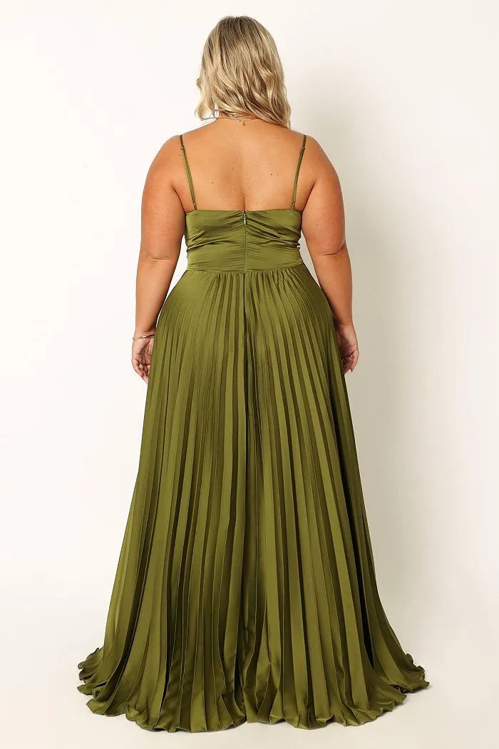 A-Line Spaghetti Straps Sleeveless Pleated Floor-Length Plus Size Prom Dress
