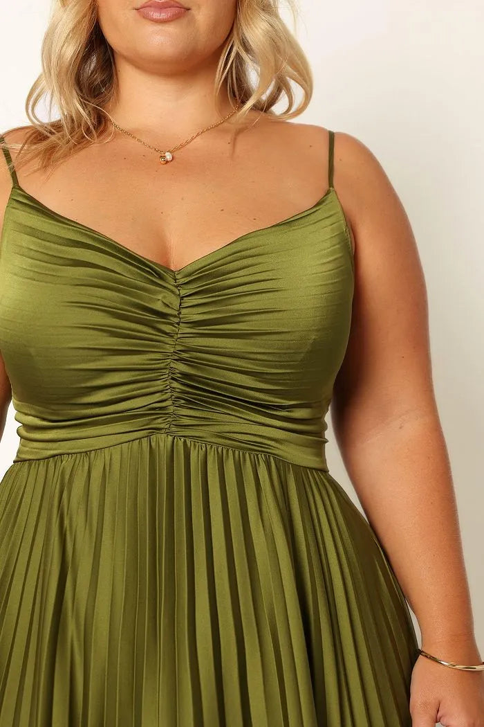 A-Line Spaghetti Straps Sleeveless Pleated Floor-Length Plus Size Prom Dress