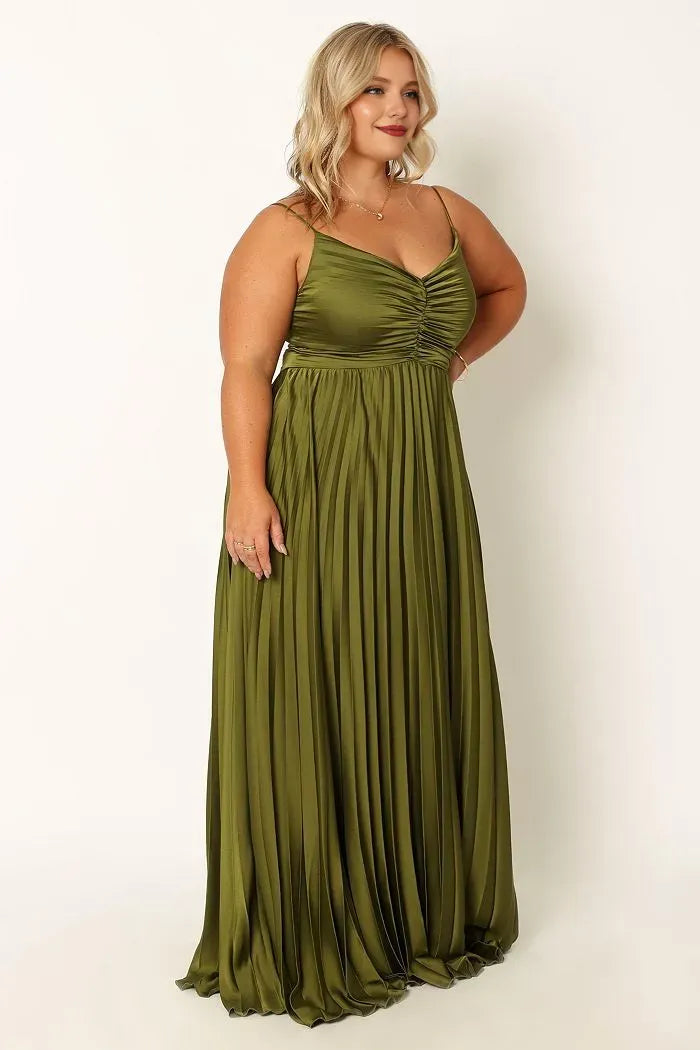 A-Line Spaghetti Straps Sleeveless Pleated Floor-Length Plus Size Prom Dress