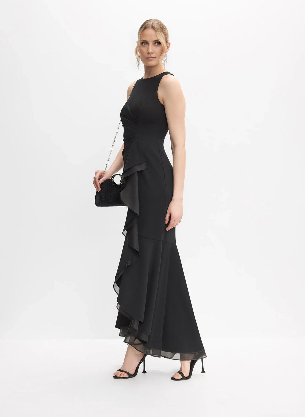 Fitted Boat-Neck Sleeveless Keyhole Back Floor-Length Prom Dress