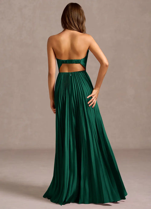 Robe de bal moulante à corsage plissé, sans bretelles, coupe trapèze, dos ajouré, fente haute, longueur ras du sol, en vogue.