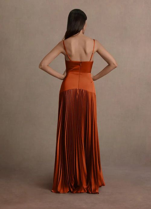 Robe de bal moulante à bretelles spaghetti, col en V, dos ouvert, ourlet asymétrique, longueur ras du sol, plissée