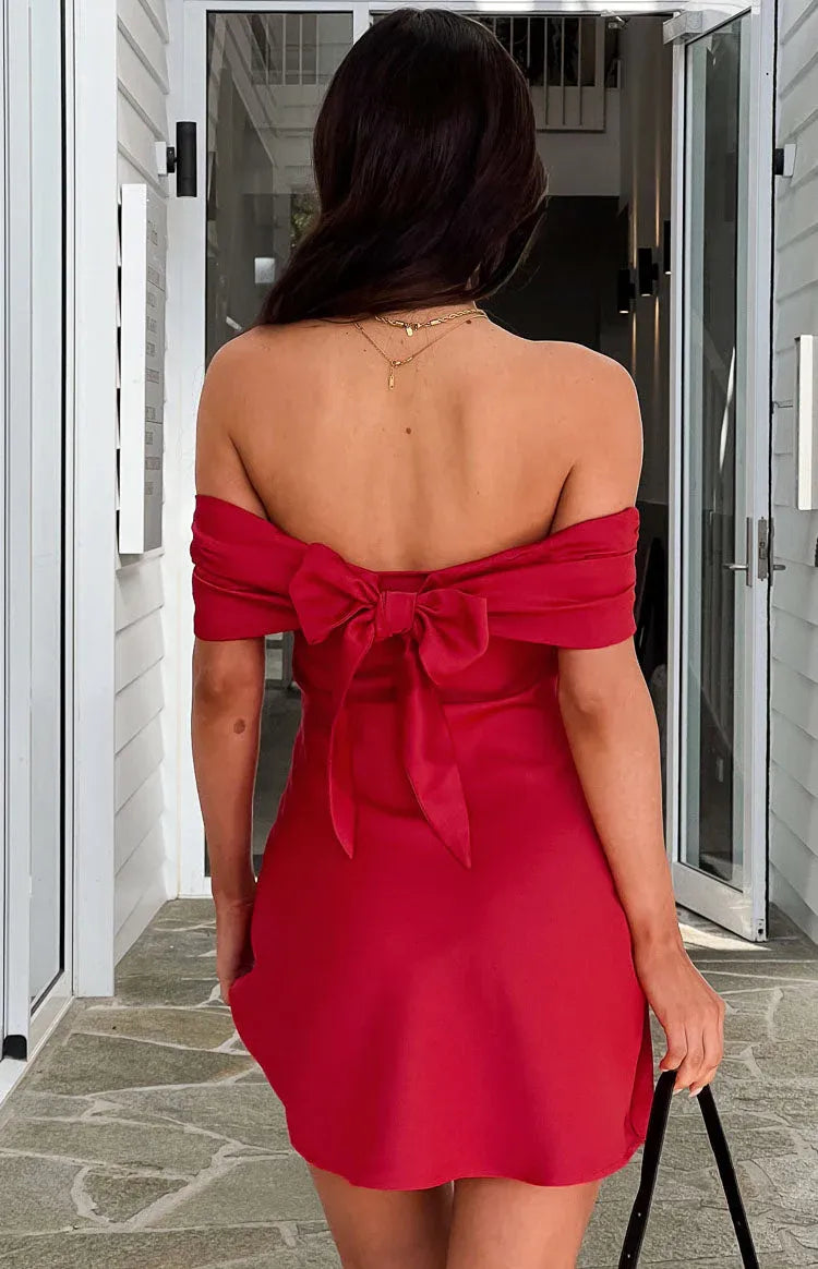 Red Off the Shoulder Mini Dress Graduation Dresses Backless Sleeveless Solid Color Sexy Knee Length Cocktail Dresses