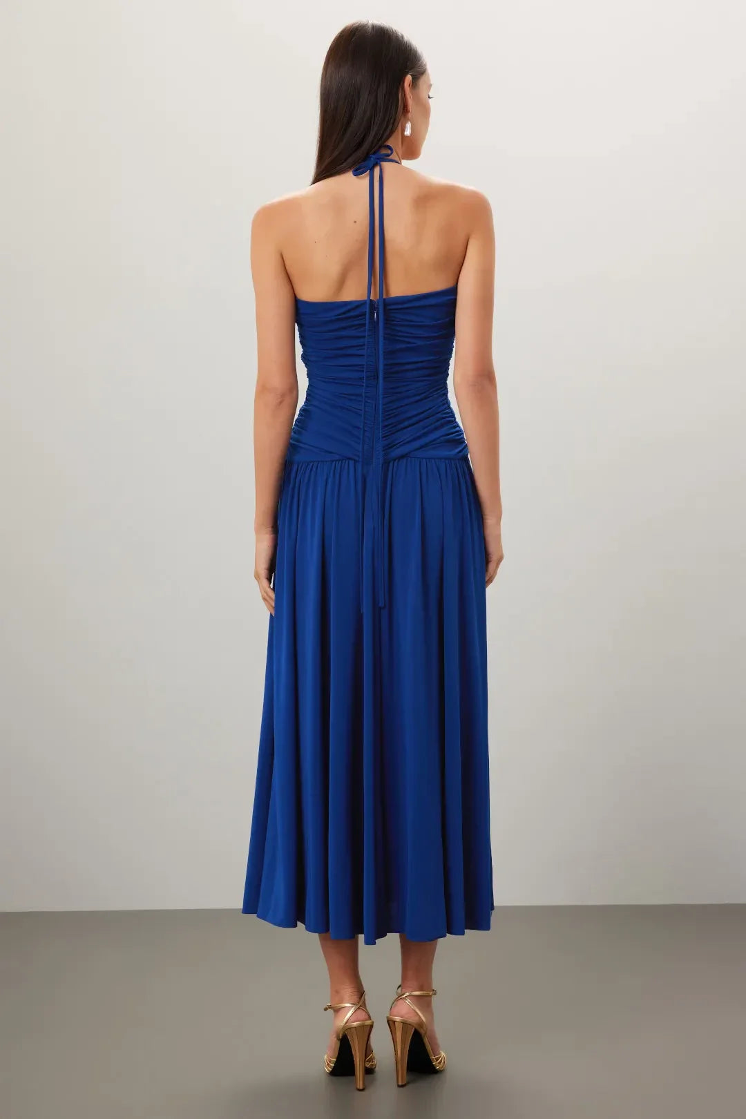 Romantic A Line Halter Neck Sleeveless Ruched Tie Back Midi Length Plus Size Prom Dress