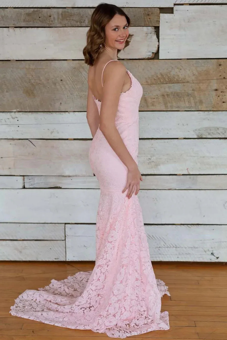 Romantic Spaghetti Strap V-Neck Mermaid Prom Dress With Train