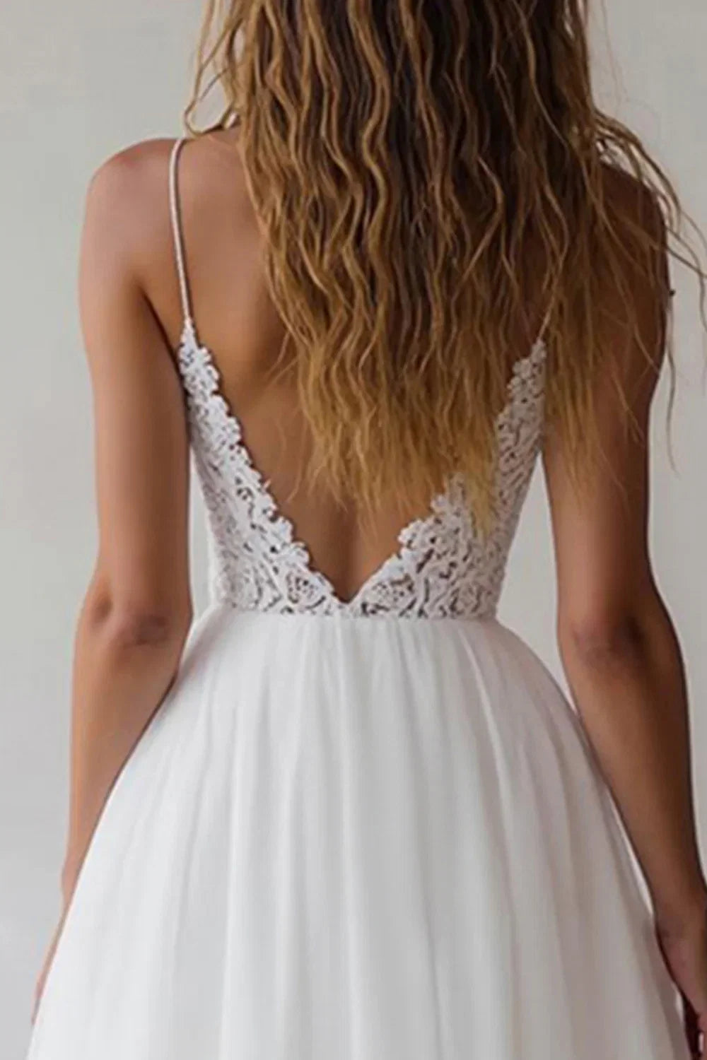 Romantic A Line Spaghetti Straps Sleeveless Appliques Floor-Length Wedding Dress