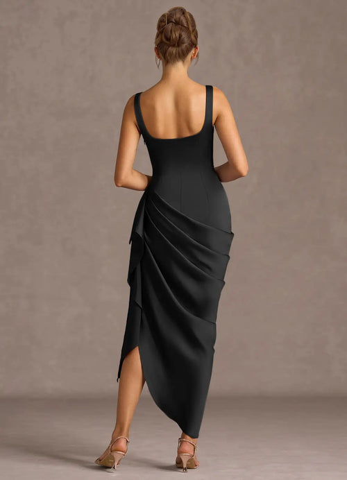 Robe de bal mi-longue pour femme, coupe fourreau, encolure carrée, détail rose, côté volanté, ourlet asymétrique