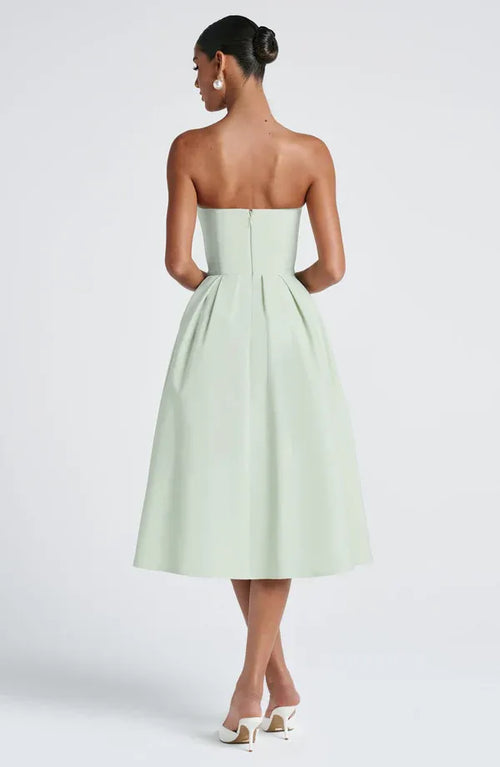 Robe de bal trapèze mi-longue sans bretelles et sans manches avec fermeture éclair au dos à vendre