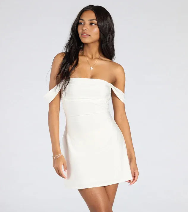A-Line/Princess Off-The-Shoulder Sleeveless Backless Short-Mini Homecoming Dresses