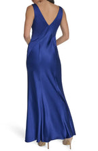 Fitted V Neck Sleeveless Floor-Length Prom Dress