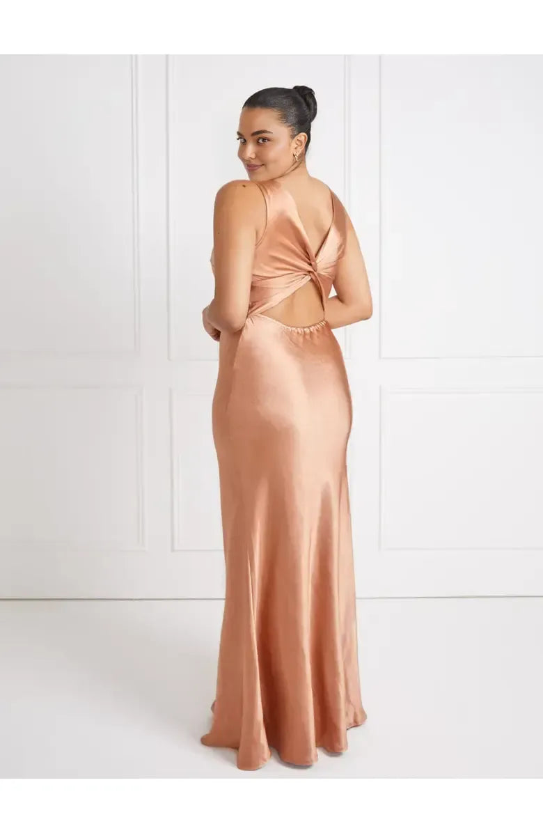 Fitted V Neck Sleeveless Floor-Length Plus Size Prom Dress