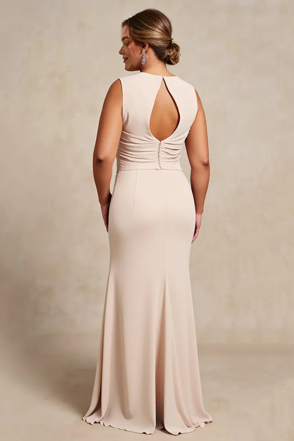 Sheath Boat Neck Sleeveless Keyhole Sweep/Brush Train Plus Size Mother of the Bride Dress